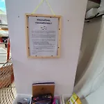 Voilier Confortable En Bois A Cotes Des Plages Et Ferries *