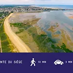 船上ホテル Voilier Confortable En Bois A Cotes Des Plages Et Ferries *
