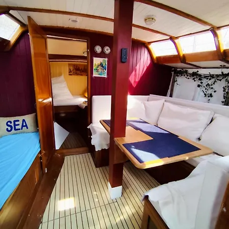 船上ホテル Voilier Confortable En Bois A Cotes Des Plages Et Ferries *