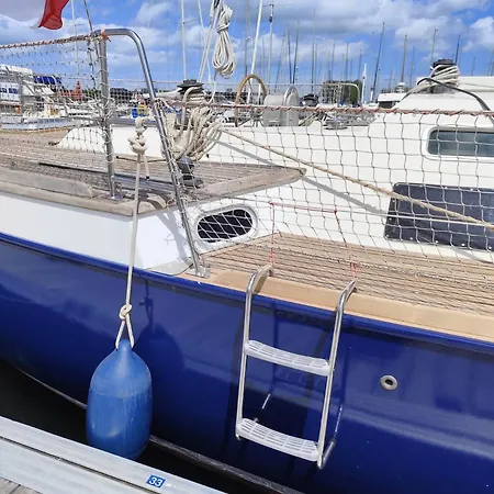Botel Eden Explorers - De La Terre A La Avec Saga