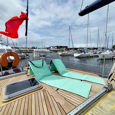 Voilier Confortable En Bois A Cotes Des Plages Et Ferries 乌伊斯特勒昂