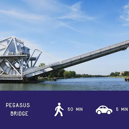 Voilier Confortable En Bois A Cotes Des Plages Et Ferries Ouistreham