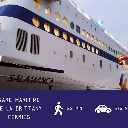 Voilier Confortable En Bois A Cotes Des Plages Et Ferries