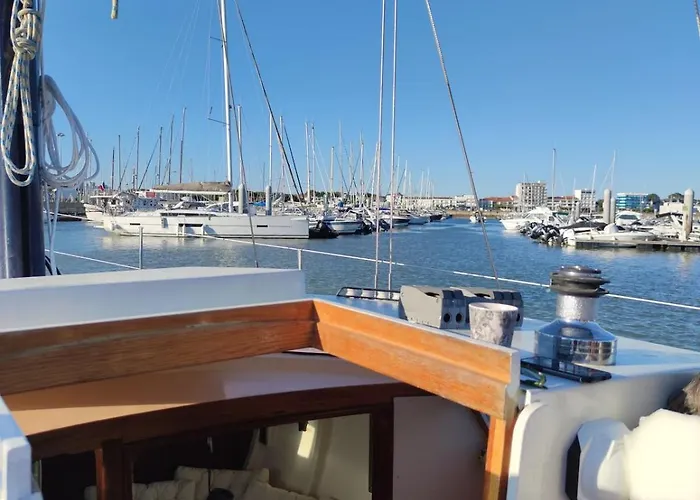 Voilier Confortable En Bois A Cotes Des Plages Et Ferries * Ouistreham
