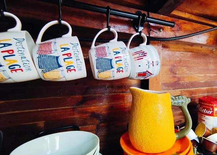 Voilier Confortable En Bois A Cotes Des Plages Et Ferries Botel Ouistreham