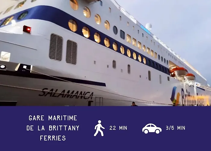 Voilier Confortable En Bois A Cotes Des Plages Et Ferries